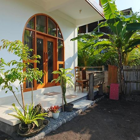 Friend House Stay & Surf Airsatang Bagian luar foto