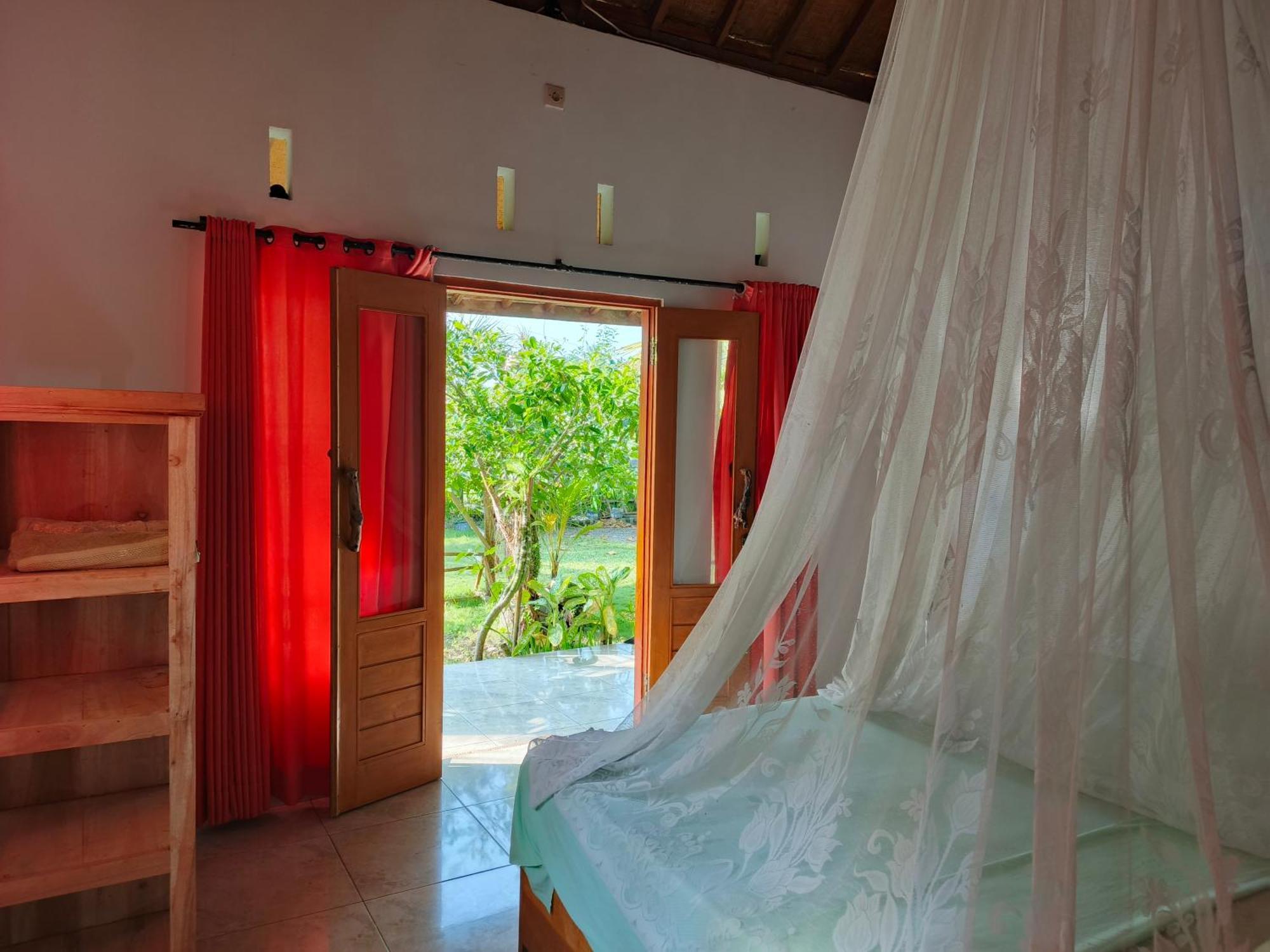 Friend House Stay & Surf Airsatang Bagian luar foto