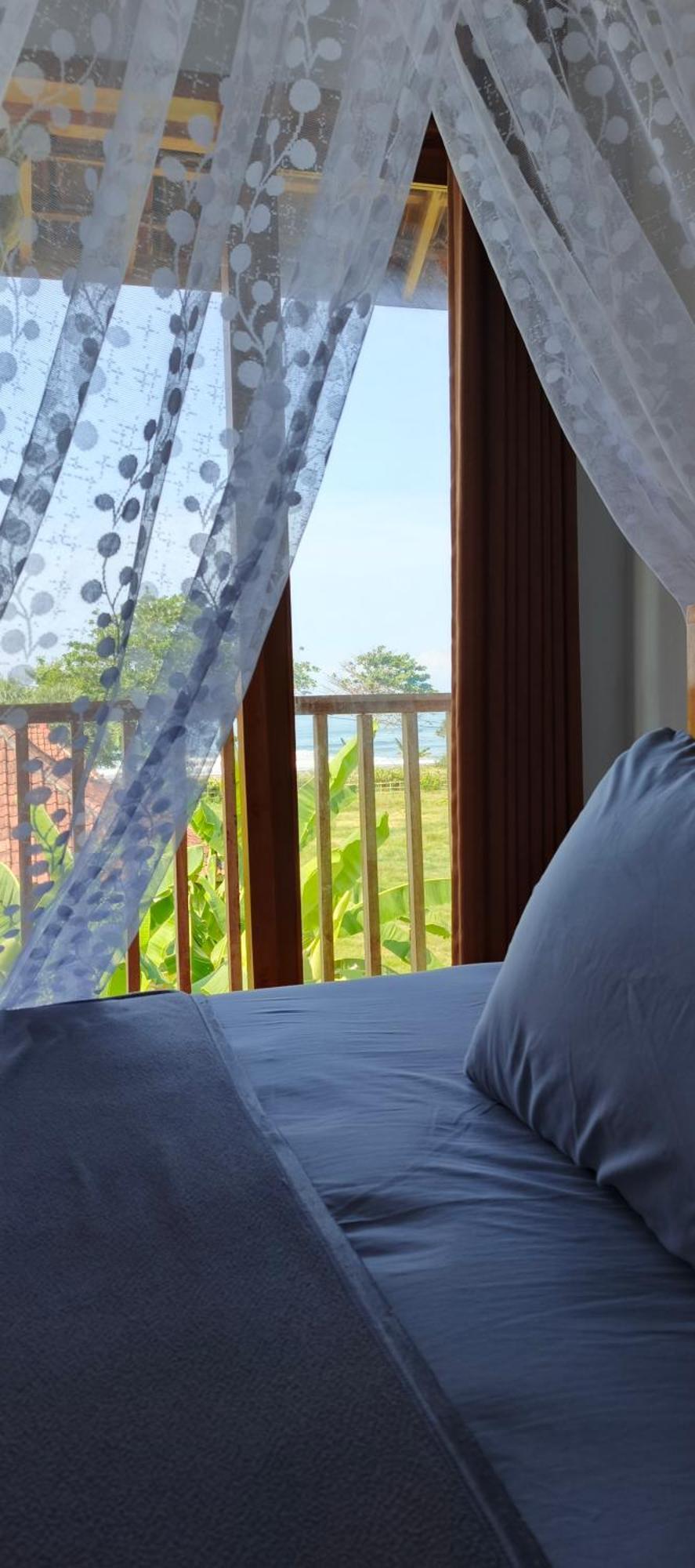 Friend House Stay & Surf Airsatang Bagian luar foto