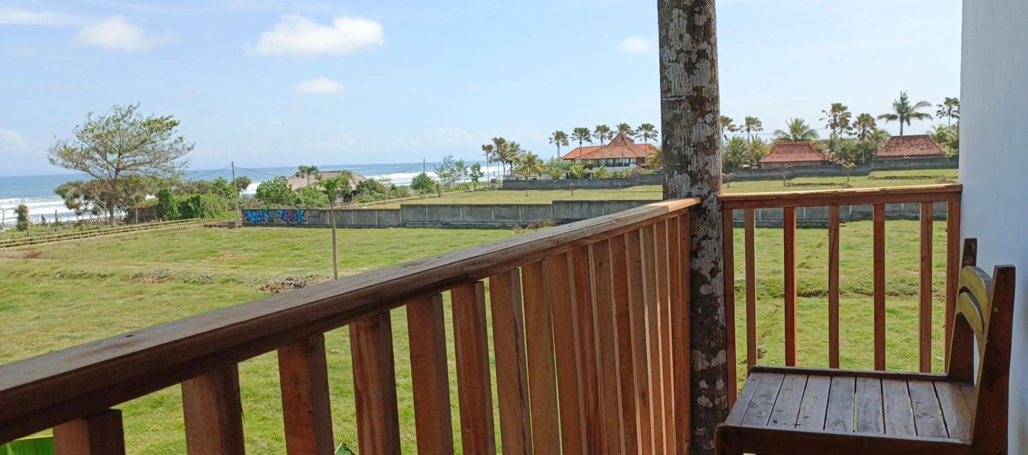 Friend House Stay & Surf Airsatang Bagian luar foto