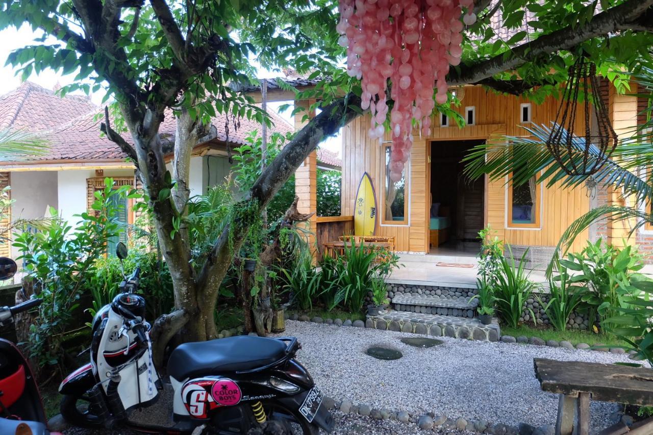 Friend House Stay & Surf Airsatang Bagian luar foto